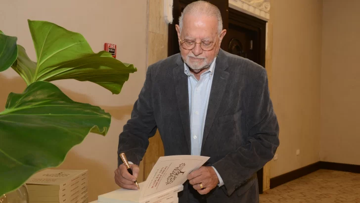 Carlos Castillo pone a circular libro “Raíces sin derechos, dominicanos rozando la apatridia”