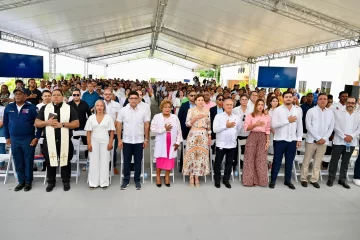 Ministerio de la Mujer entrega Bono Mujer en habitacional de Santo Domingo Este