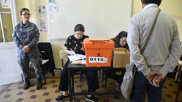 Más del 40 % del padrón votó en las elecciones uruguayas durante las primeras cuatro horas