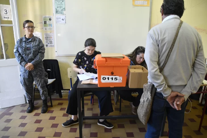 Más del 40 % del padrón votó en las elecciones uruguayas durante las primeras cuatro horas