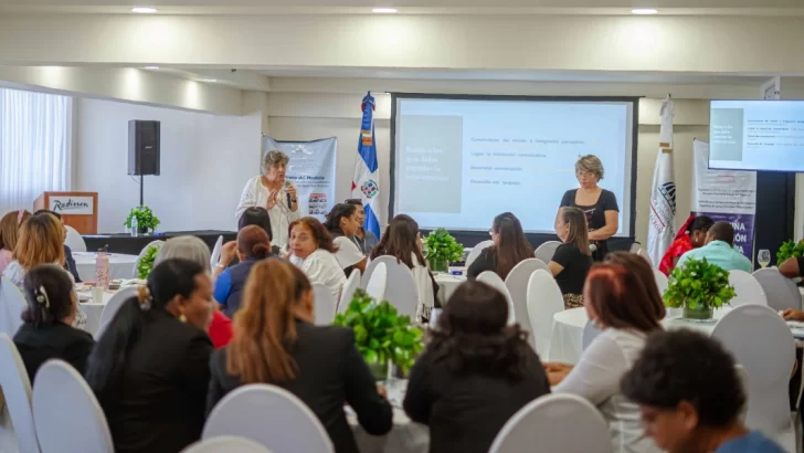 Minerd capacita a docentes para atender a estudiantes con sordoceguera y discapacidad múltiple