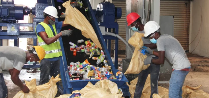 Proconsumidor decomisa  productos comestibles no aptos para el consumo humano