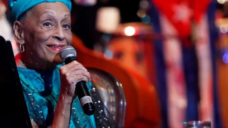 Omara Portuondo se retira definitivamente de los escenarios tras su desmayo en Barcelona