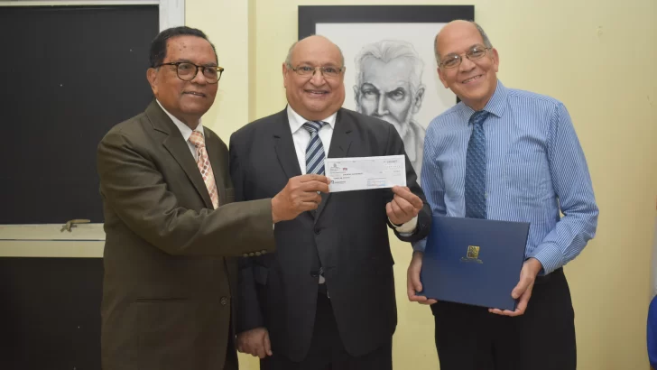 Biblioteca Nacional entrega premio Concurso Décimas Espinelas