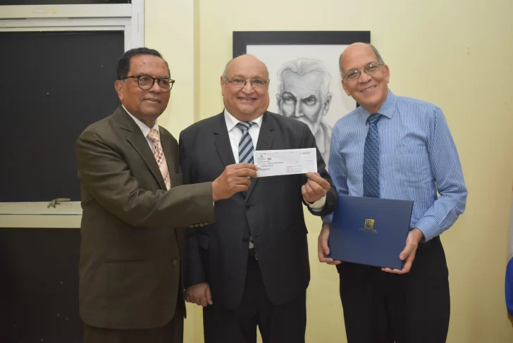 Biblioteca Nacional entrega premio Concurso Décimas Espinelas