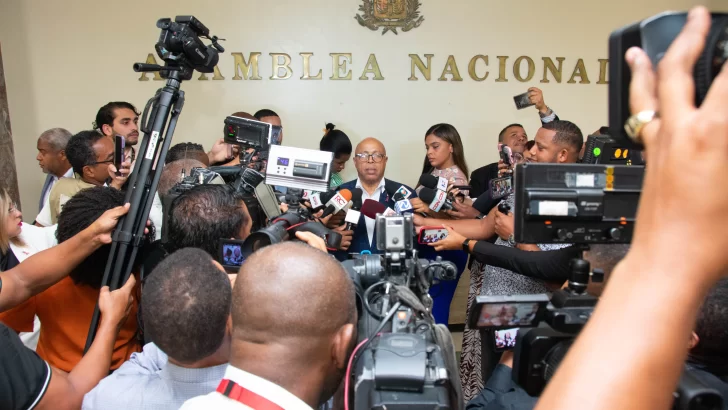 “Muévanse, que llegó Pacheco”. Crónica de un inicio tardío de la vista pública en el Congreso Nacional