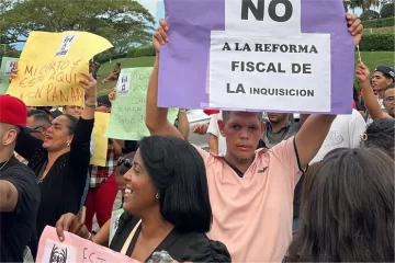 Grupos sociales protestan por la reforma fiscal