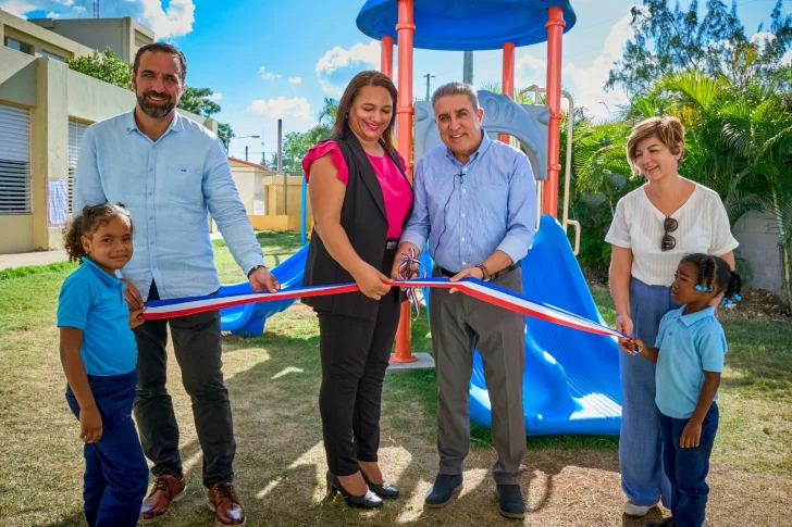 Entregan parque infantil en San Rafael del Yuma