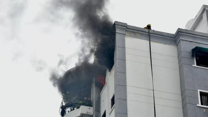 Incendio afecta apartamento en Torre Gil Roma X, del ensanche Quisqueya