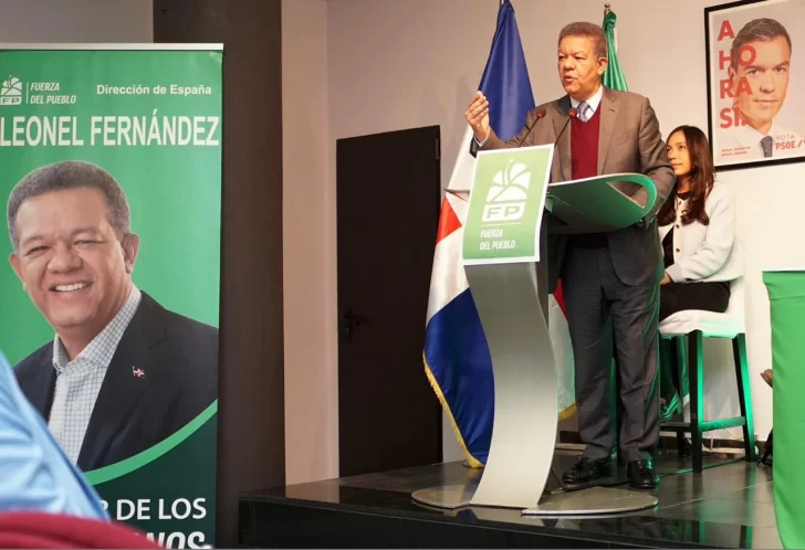 Leonel Fernández encabeza asamblea en España con dirigentes de FP