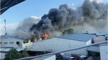 Se incendió fábrica en zona industrial de Santiago