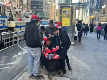 Trump congrega a miles de simpatizantes en el centro de Nueva York para su gran mitin