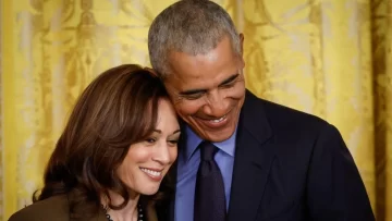 'Querida, querida amiga mía': la especial relación entre Barack Obama y Kamala Harris (y cómo se han ayudado a potenciar sus carreras políticas)