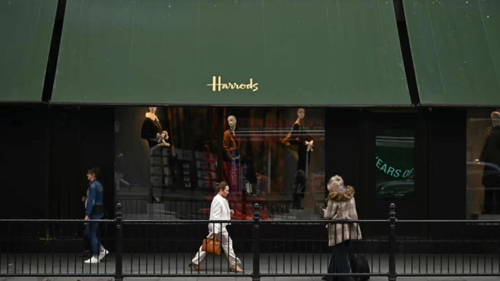 Harrods negocia un acuerdo con al menos 200 mujeres que acusan al fallecido Al-Fayed de violencia sexual