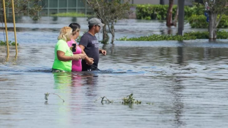 Más de 2 millones de personas sin luz, miles de evacuados y al menos 16 muertos: el saldo provisional que deja el huracán Milton a su paso por Florida