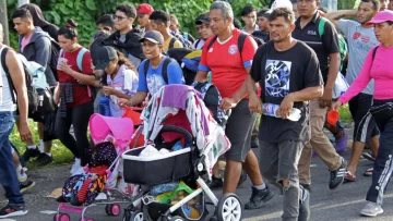 México: primera caravana migrante en el Gobierno de Sheinbaum parte desde la frontera con Guatemala