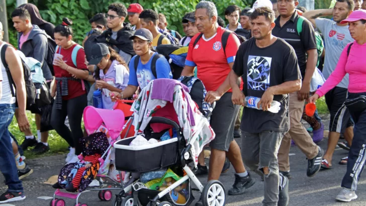 México: primera caravana migrante en el Gobierno de Sheinbaum parte desde la frontera con Guatemala