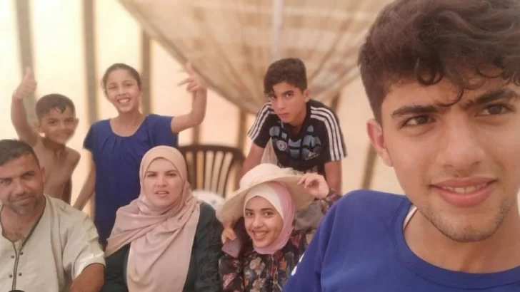 “Nos ven arder y permanecen en silencio': la agonía de una familia por la muerte de una madre y sus hijos quemados vivos en una tienda de campaña en Gaza