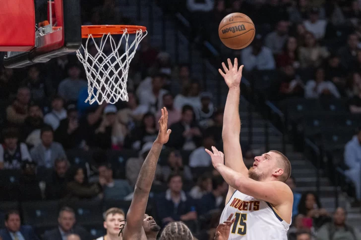 Los Warriors remontan sin Curry y los Nuggets se salvan por Jokic