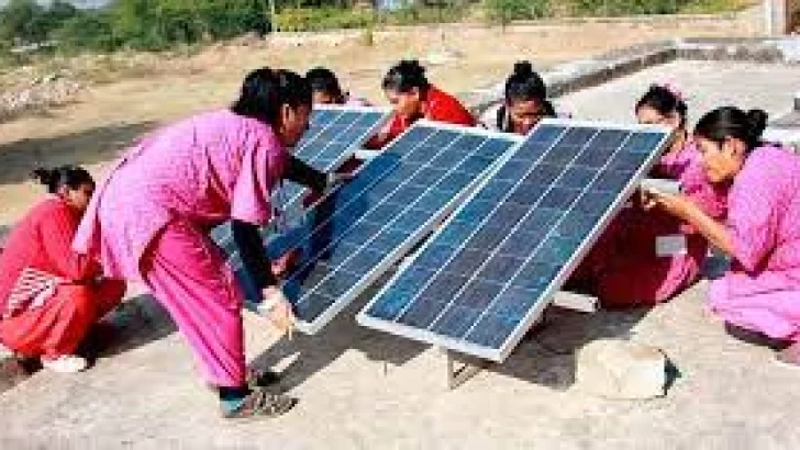 La India instalará paneles solares en techos de 10 millones de hogares