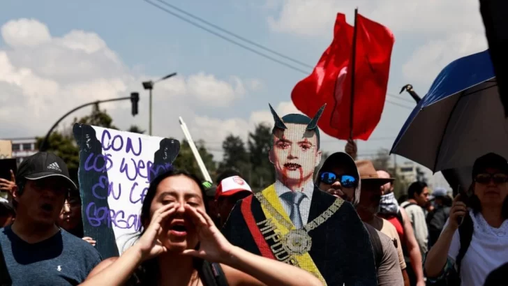 ¡Fuera Noboa, fuera!: protestan en Quito contra la triple crisis de Ecuador