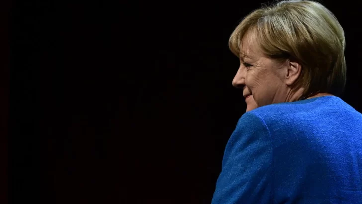 Merkel defiende política migratoria y lazos con Rusia en sus nuevas memorias