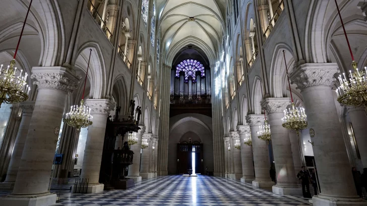 Miles de artesanos y una promesa presidencial: cómo Francia logró reconstruir Notre Dame en solo 5 años