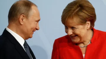 Angela Merkel defiende los acuerdos que firmó con Putin y el bloqueo a la entrada de Ucrania en la OTAN, en una entrevista en exclusiva con la BBC