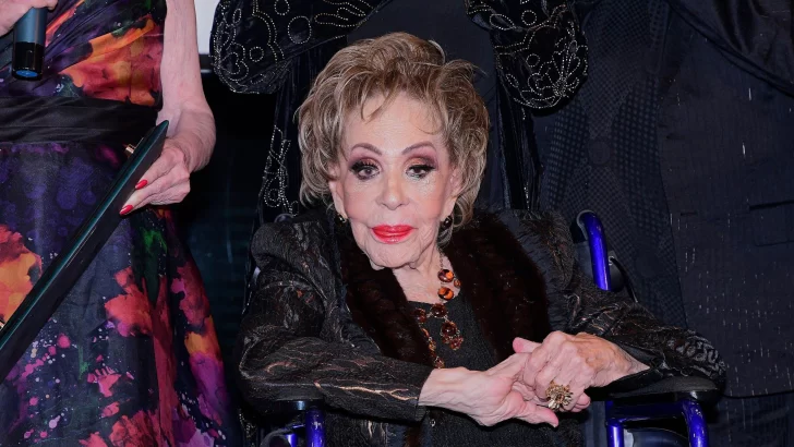 Muere Silvia Pinal, la actriz y diva mexicana que persiguió a Buñuel hasta volverse su musa