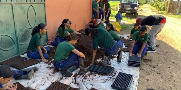 Minerd educa a más de 20 mil estudiantes en Monte Cristi y Dajabón a través de los huertos escolares