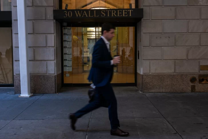 Wall Street cierra dispar con datos de inflación