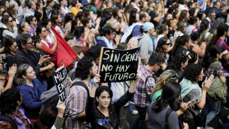 Desfinanciamiento, ataques y fuga de cerebros: la cruda realidad de la ciencia en Argentina