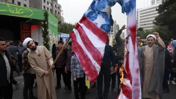 Miles de personas conmemoran en Irán la toma de rehenes en la embajada de EEUU en 1979