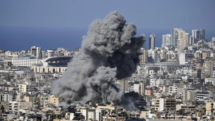 Al menos seis muertos por ataques israelíes cerca a Beirut; la Yihad islámica publica vídeo de un rehén