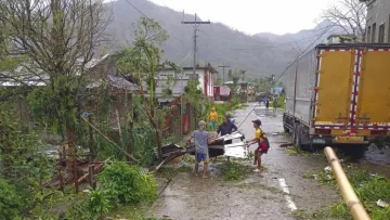 Supertifón Man-yi azota Filipinas, sin dejar víctimas por el momento