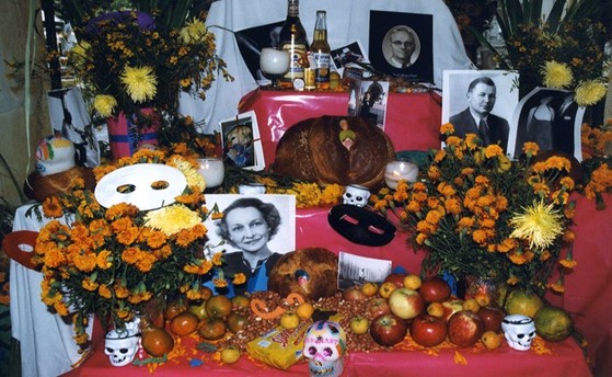 Altar-de-dia-de-muertos-en-Mexico.-Fuente-externa