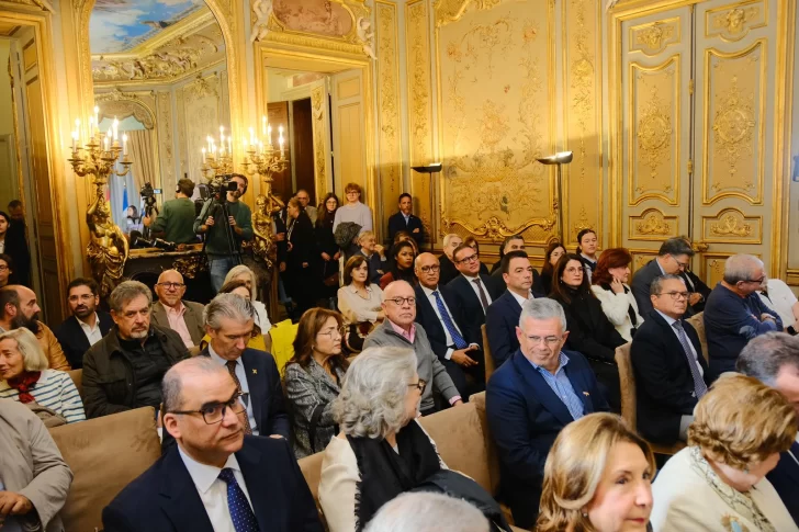 Asistentes-a-la-presentación-del-libro-728x485