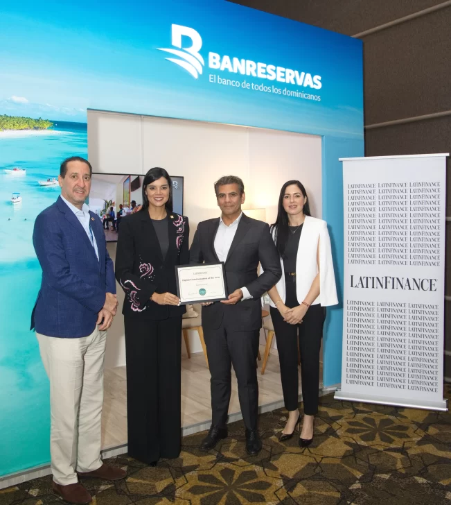 Banreservas-recibe-reconocimiento-como-Mejor-Banco-Transformacion-Digital-America-Latina-y-el-Caribe-651x728