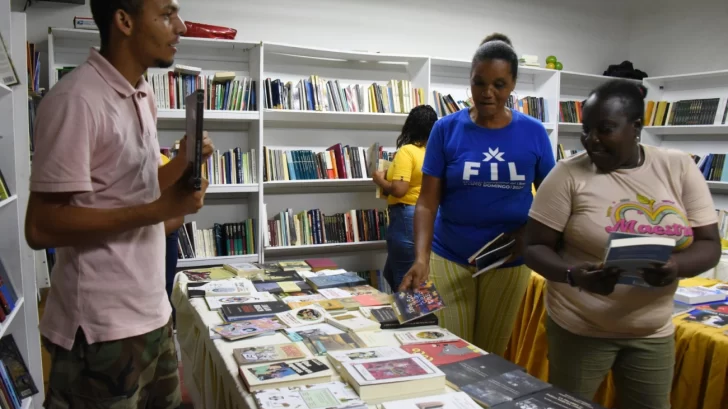 Bono Libro facilita acceso a 10,000 libros en Feria Internacional del Libro Santo Domingo 2024