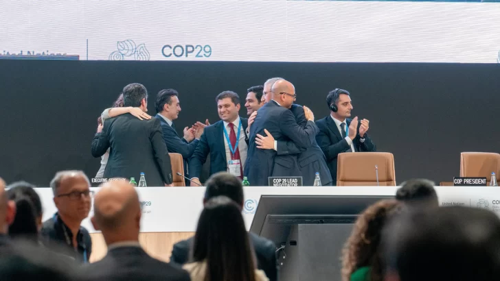 La COP29 acuerda que los países ricos aporten 300 mil millones de dólares al Sur Global