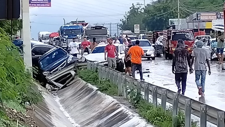 Se registra accidente múltiple en la autopista Duarte