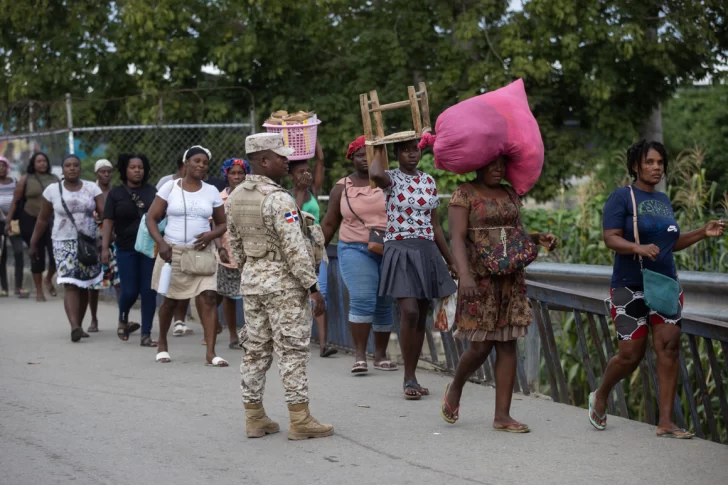 Ciudadanos-haitianos-son-deportados-en-Dajabon-8-728x485