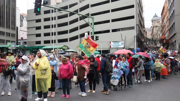 Entre luchas de poder, Bolivia se hunde en el caos