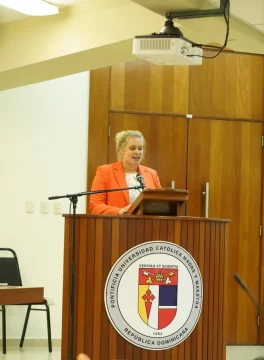 Discurso-de-Leonne-Van-Vlimmeren-Ministra-de-Consejera-de-la-Embajada-del-Reino-de-los-Paises-Bajos-535x728