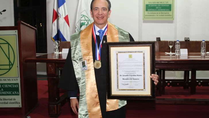 Dr. Arnaldo Espaillat Matos ingresa a la Academia de Ciencias como Miembro de Número