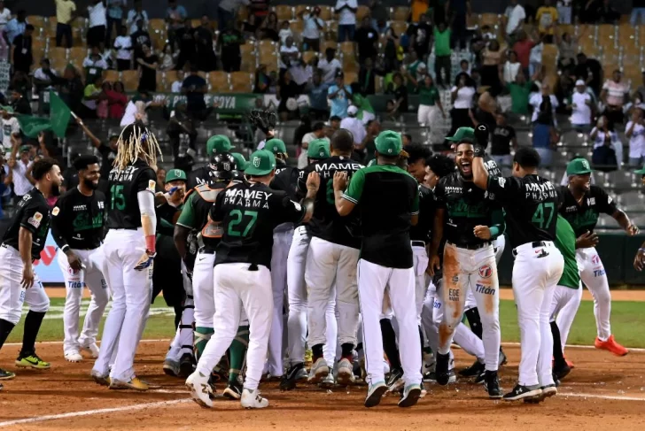 Estrellas remontan y dejan en el terreno a los Leones