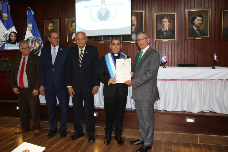 Rector de la UCNE juramentado como miembro de honor del Instituto Duartiano