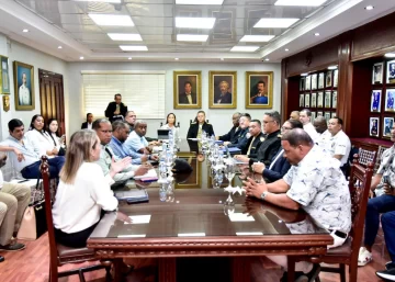 Acuerdan fortalecer seguridad de operaciones turísticas en Bayahibe