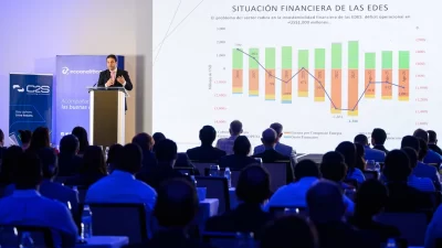 La crisis financiera de las EDES y el incremento tarifario centran debate sobre futuro económico de RD