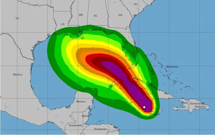 Rafael ya es huracán y sigue su ruta hacia las Islas Caimán y Cuba